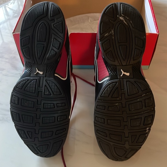 Men’s Puma’s Size 9 - Picture 2 of 3